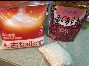 step1: 西米浸泡1.5小時
隔乾水
加糖攪勻