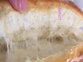 step3: 掃上蛋漿，放入預熱180 度之焗爐內，焗約15-18 分鐘，或至金黃色。