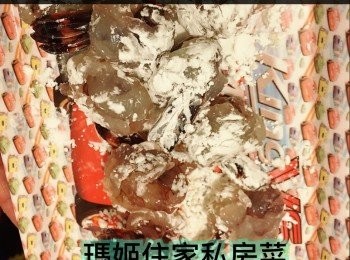 step3: 用廚房紙索乾水份稍拍生粉👉🏻起鑊用油或牛油煎熟👉🏻盛起備用