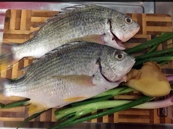 step1: 魚洗淨
姜䓤切好備用
雞肶菇切片