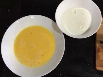 step2: 用煎pan中火煎，要煎晒6邊；