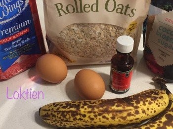 step1: 將以上乾和濕的材料分別攪拌均勻。然後將乾的材料分二，三次加入濕的材料中，輕輕地攪拌均勻。