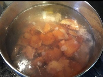 step7: 最後加哂所有材料。
煲滾後放入真空煲，放過夜，啖湯就好濃！