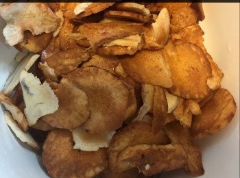 step3: 土茯苓切片，洗乾淨。