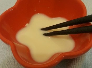 step2: 石膏粉和粟粉用少許豆漿攪勻備用。