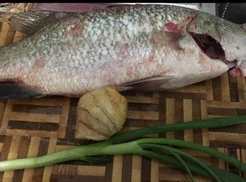 step1: 鱸魚洗淨。
加配料
齊水大火蒸6-8分鐘