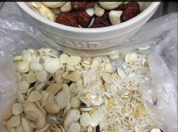 step1: 因為用養生機。。所以將材料洗好放入。。
按濃湯