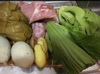 step1: 芥菜洗淨切好
鹹菜清水浸5分鐘
