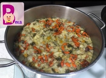 step2: 放入水大火滾10分鐘，再小火煲30分鐘。