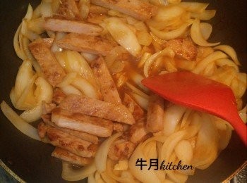 step6: 將已切小塊之豬扒加入