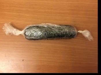 step3: 慢慢卷好魚柳， 剪去紫菜多餘的部份，卷成糖果一樣，再放入雪櫃約15分鐘。