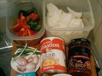 step1: 將紅椒,青椒,洋蔥,乾蔥切丁備用