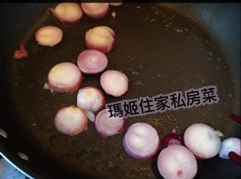 step5: ～係呢個時候我會另外開鑊👉🏻爆香乾蔥頭