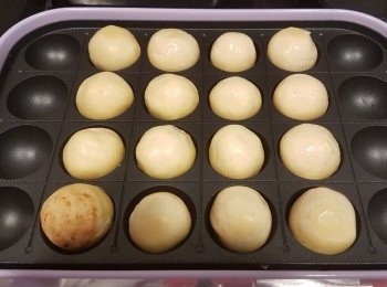 step4: 最後加入牛奶搓勻之光滑粉團。