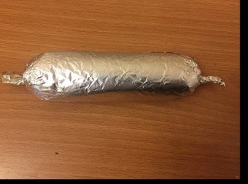 step4: 取出後，掉去保鮮紙，轉用錫紙包好，放入焗爐中格，焗4-5分鐘。