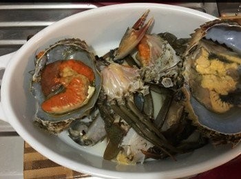 step1: 蟹洗淨切好放入碟