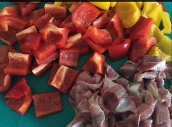 step1: 將彩椒同<a href="https://bit.ly/3uTwVKG" target="_blank" data-keyword="雞腎" class="guide-link"><strong>雞腎</strong></a> <span style="display:inline-block;vertical-align:middle;margin-top:-3px;color:initial;border-radius:3px;padding:2px 3px;font-size:12px;line-height:14px;background:#87d300;color:#fff;">即買</span> 切小，先爆香蒜片，放<a href="https://bit.ly/3uTwVKG" target="_blank" data-keyword="雞腎" class="guide-link"><strong>雞腎</strong></a> <span style="display:inline-block;vertical-align:middle;margin-top:-3px;color:initial;border-radius:3px;padding:2px 3px;font-size:12px;line-height:14px;background:#87d300;color:#fff;">即買</span> ，<a href="https://bit.ly/3uTwVKG" target="_blank" data-keyword="雞腎" class="guide-link"><strong>雞腎</strong></a> <span style="display:inline-block;vertical-align:middle;margin-top:-3px;color:initial;border-radius:3px;padding:2px 3px;font-size:12px;line-height:14px;background:#87d300;color:#fff;">即買</span> 半熟將其他<span class="group_1">材料</span>，<span class="group_2">醬料</span>一同炒