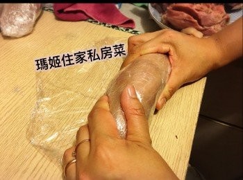 step14: 最好用力捲多一至兩層保鮮紙