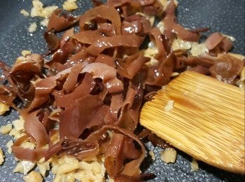 step5: 加入木耳炒勻