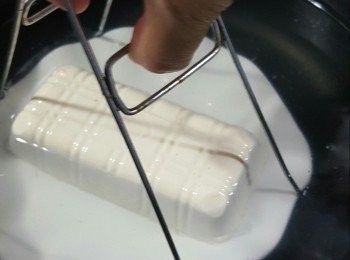 step2: 取出碟隔去水份