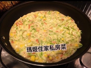 step7: 3⃣️準備煎Pan或鑊👉🏻預熱落油👉🏻煎兩面金黃色便可以
完成