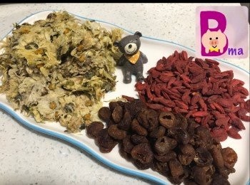 step1: 先將菊花 圓肉 杞子沖洗