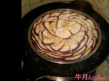 step3: 大火蒸8分鐘,最後淋上滾油及按喜好加入生抽