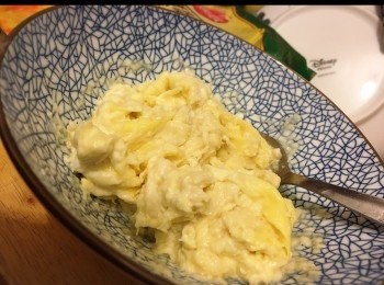 step2: 預先將榴槤肉用匙羹壓成蓉👉🏻備用