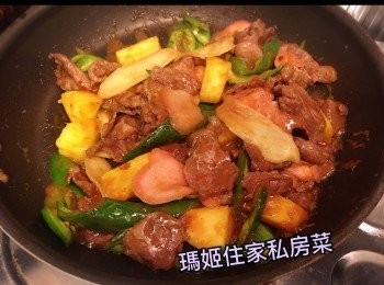 step11: 放返牛肉回鑊👉🏻煮到自己喜歡汁料既濃度👉🏻放埋子薑炒👉🏻試味👉🏻上碟
完成