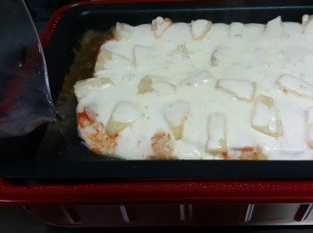 step9: 待水收乾，再沿邊倒入50毫升滾水焗多3分鐘即可