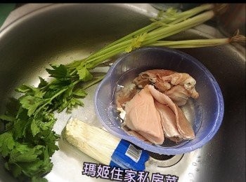 step1: ～急凍豬肚融雪👉🏻豬肚切走多餘白色油脂後洗淨