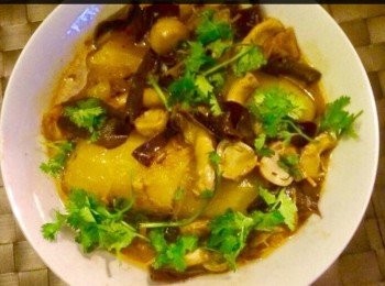 step6: 再加入調味料, 最後以生粉水下献汁, 上桌時加一些芫茜便可上碟。



想知道我更多食譜，可去我Facebook 專頁。
https://m.facebook.com/carlineki/