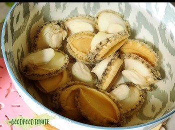 step2: - 將鮑魚放落冰水（咁係令個鮑魚食落脆d)