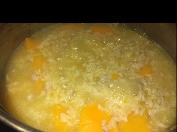 step3: 蓋煲並調至中火，煲約30分鐘，再轉中細火，再煲30分鐘。