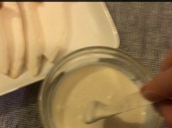 step5: 熱鍋落植物油待滾時，將鮑魚菇放入麵漿內，再放入油內炸至金黃色。