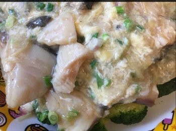 step12: 鏟出鋪在西蘭花面，即成。

不盡之處，敬希見諒！多謝收👀。