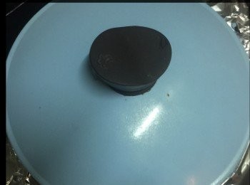 step7: 因為條魚太長，所以用錫紙包好再蓋上去蒸。