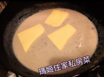 step7: 煮好後落片裝芝士👉🏻煮溶