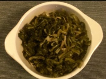 step1: 把雪𥚃紅洗淨及浸在水內30分鐘。
浸完後再洗淨一次，切碎備用。