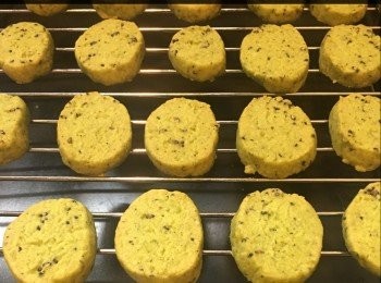 step6: 焗爐預熱150度，焗15-18分鐘。
放涼後食得！