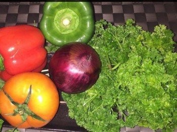 step2: 取出錫紙後，放入牛油或菜油，用义在小麥粉中攪混，最後把薄荷葉及其它材料和歐芹一起混合。