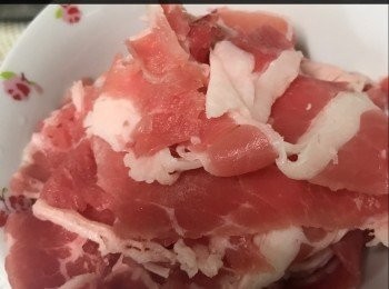 step2: 然後下肥牛片下酒再一同炒☺️☺️