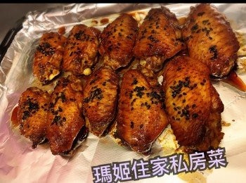 step6: 如20分鐘後～<a href="https://bit.ly/3zHU5V3" target="_blank" data-keyword="雞翼" class="guide-link"><strong>雞翼</strong></a> <span style="display:inline-block;vertical-align:middle;margin-top:-3px;color:initial;border-radius:3px;padding:2px 3px;font-size:12px;line-height:14px;background:#87d300;color:#fff;">即買</span> 皮覺得唔夠脆，可將焗爐調到230-250度，焗多3-5分鐘