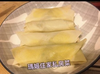 step8: 最後放上碟逐個逐個整好
～預熱煎pan或鑊👉🏻落油半煎炸👉🏻兩面金黃就會完成