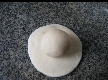 step4: <span class="group_1">水皮</span>包入<span class="group_2">油酥</span>