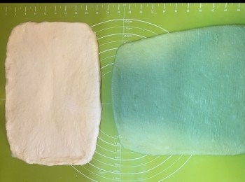 step5: 將豆乳粉團放上面。