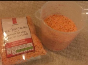 step1: 將扁豆煮約20分鐘，直到扁豆熟. 倒去水後備用.