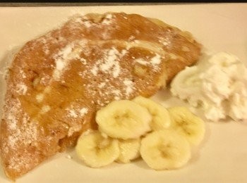 step4: 上桌時灑少許糖粉於班戟上，及少許鮮忌廉便可。




想知道我更多食譜，可去我Facebook 專頁。

https://m.facebook.com/carlineki/