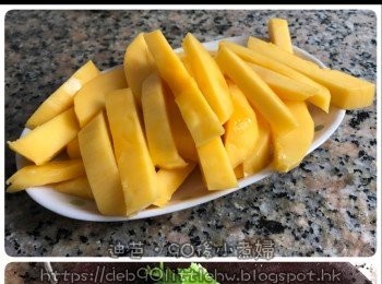 step2: 芒果去皮去核切成條狀（備用）。