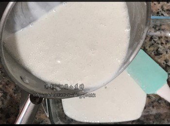 step8: 然後倒入粉漿。